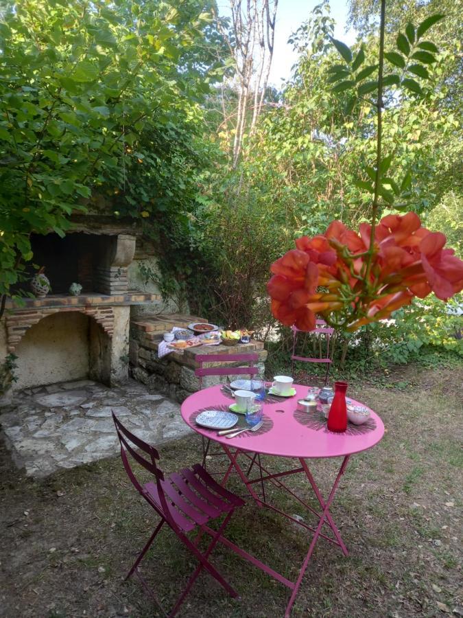 Le Jardin De Myrtille Acomodação com café da manhã Saint-Géraud-de-Corps Exterior foto